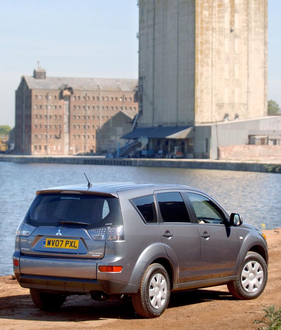  Mitsubishi Outlander 4Work 2007 года  (фото 11 из 16)